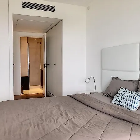 Incredible Views Of In A Calm Luxury & Big Park